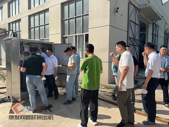 中石化石科院院长李明丰率队莅临康发双螺杆挤出机调研废塑料循环利用项目