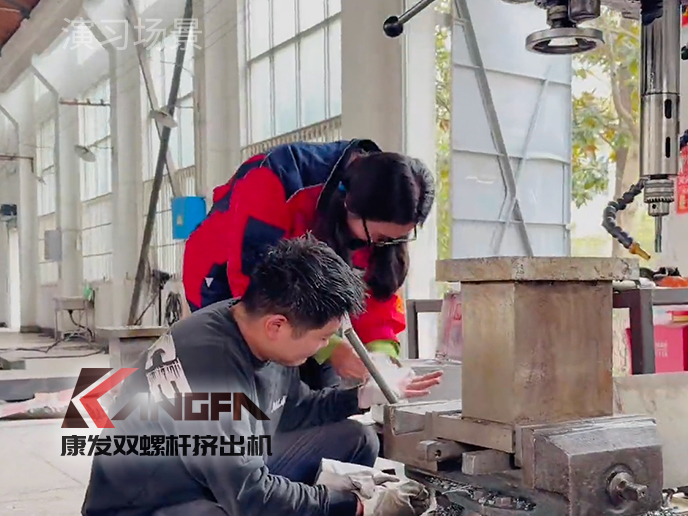 紧绷安全之弦,共筑生命防线!南京康发双螺杆挤出机开展机械伤害应急预案演练!