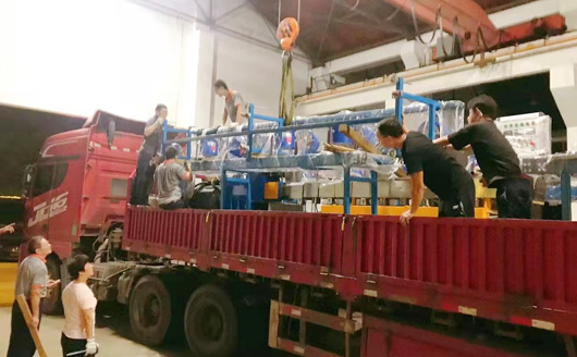 总装车间：众志成城齐奋战 全力以赴保发货 确保双螺杆挤出机设备按期交付至顾客手中。